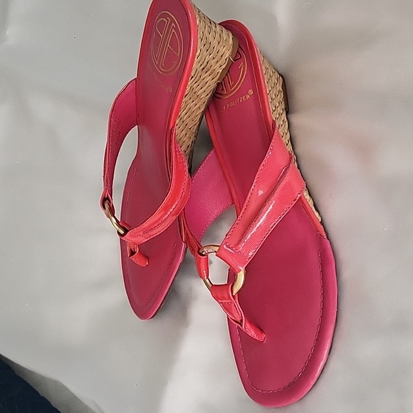 Super cute! pink Lilly Pulitzer sandles,kitten Heel Style. - Picture 3 of 5